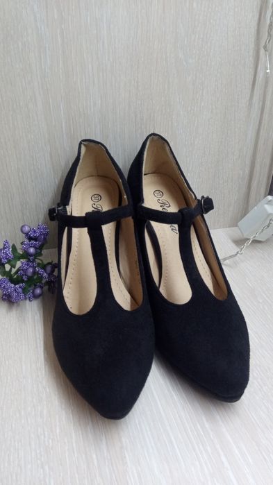 Туфлі на каблуку