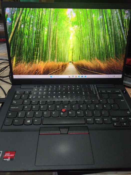 Portátil Lenovo E14 Thinkpad