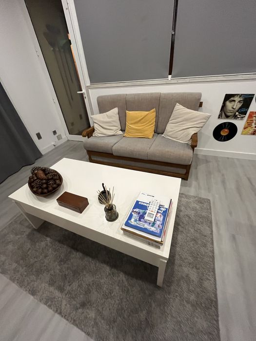 Sofa e mesa de centro