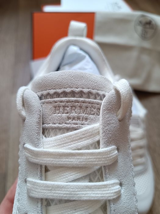 Кросівки Hermes.