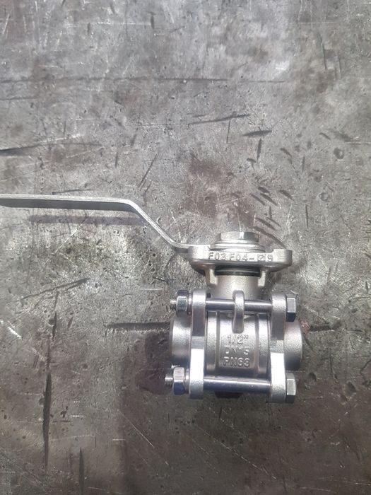 Zawor kulowy 1/2" i 1"  sprzedam
