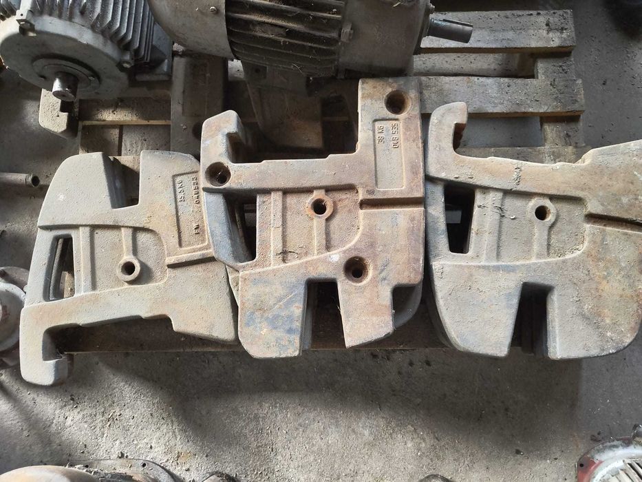 Obciążniki do ciągnika wraz z mocowaniem, balast RENAULT ceres, ares