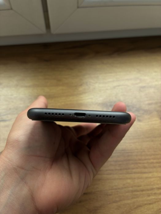 Iphone 11 64gb 81% bateria DOBRY STAN + airpods2