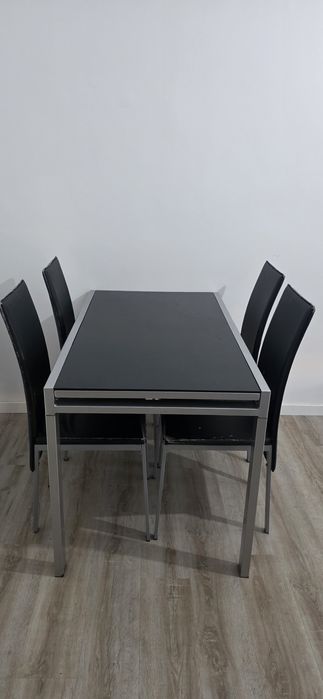 Mesa de jantar extensível com 4 cadeiras