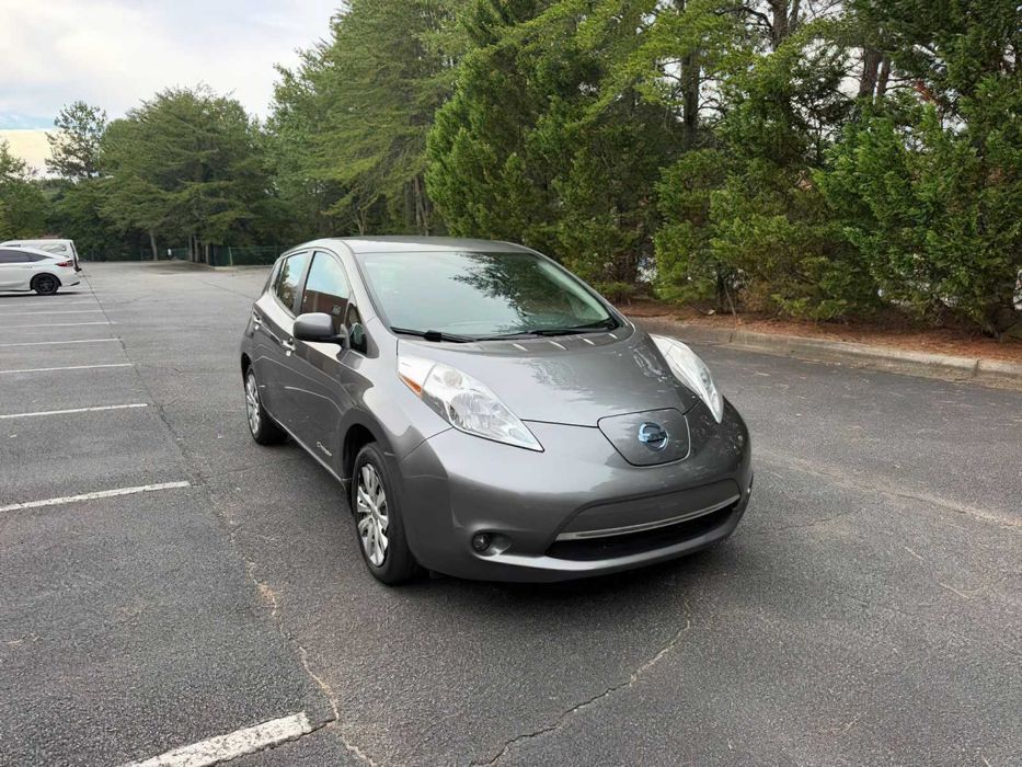Nissan LEAF      2015