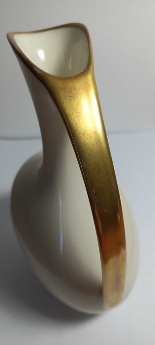 Porcelanowy dzbanuszek  , wazonik z sygnaturą. Alka Bawaria .