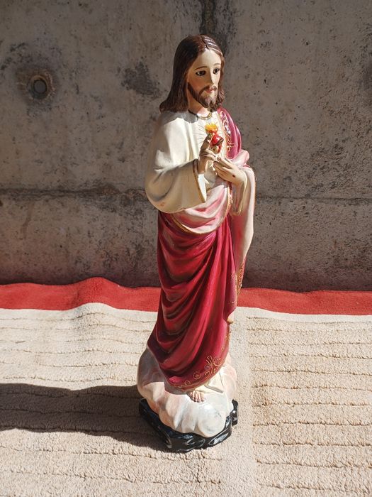 Estátua com 42cm, do Sagrado Coração de Jesus, uma das representações mais tradicionais e devocionai