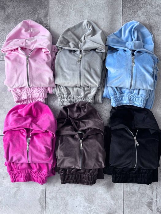 Жіночий велюровий костюм