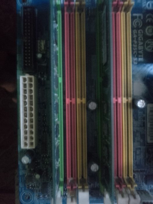Материнська плата Gigabyte Ga-P35C-S3