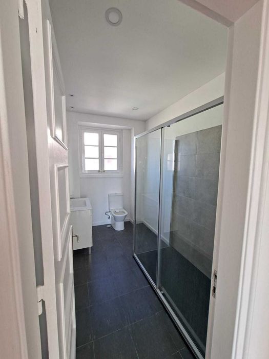 Aluga-se Apartamento T2 no Centro de Lisboa Junto à Praça Marquês de Pombal