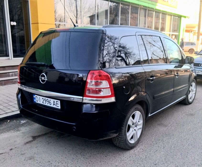 Опель Зафіра (В)