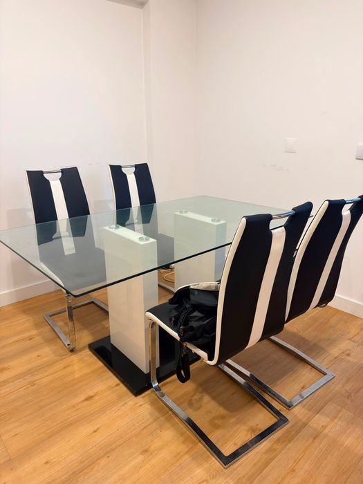 Mesa vidro com 4 cadeiras