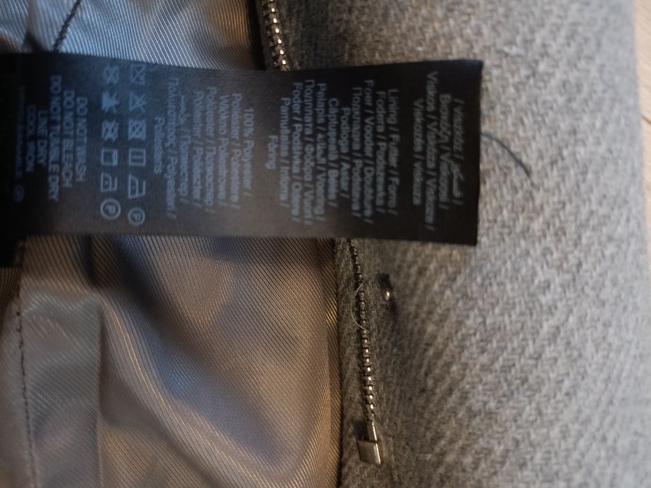 Płaszcz jasnoszary z wiązaniem