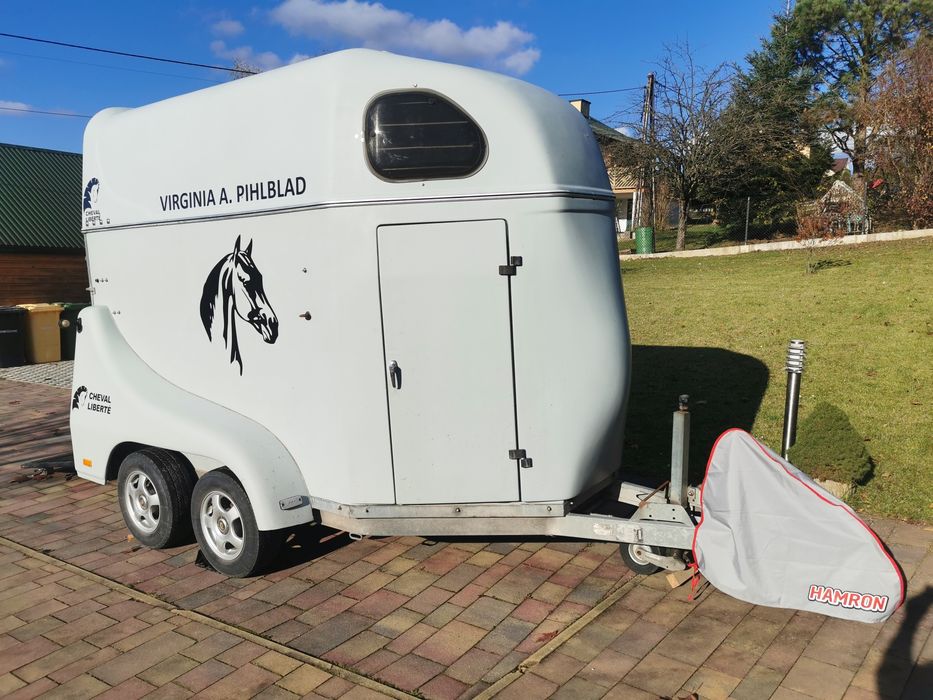 Przyczepa do przewozu koni