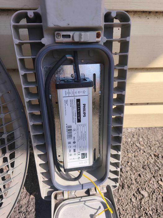 Продам вуличні консольні led світильники