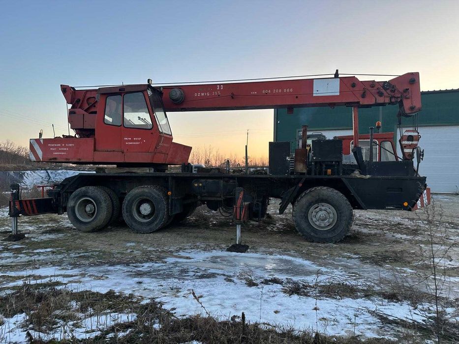 DŹWIG samojezdny Faun 28T