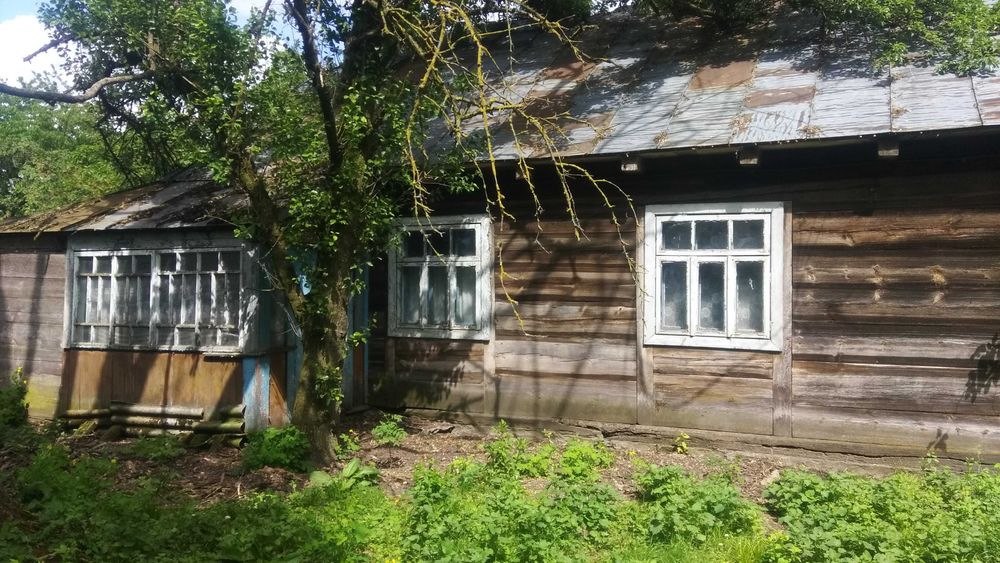 Деревяний будинок під демонтаж