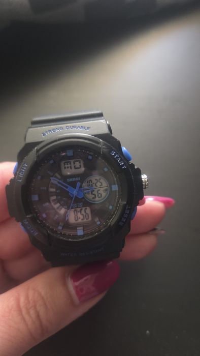 Zegarek elektroniczny.