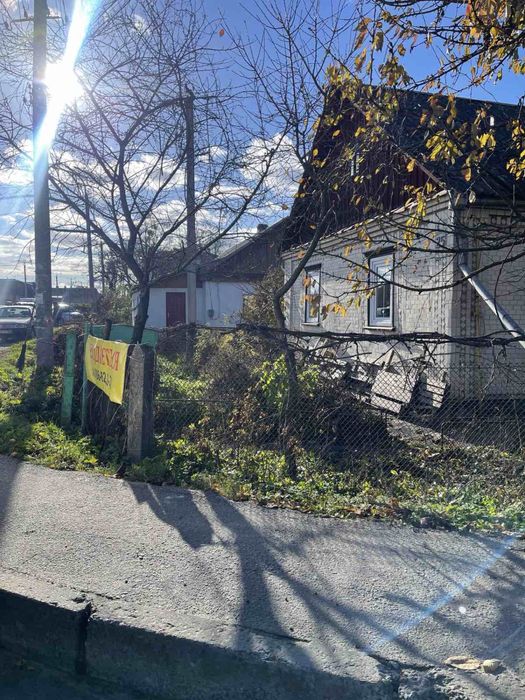Продається будинок, при вїзді у центральний ринок м.Полонне