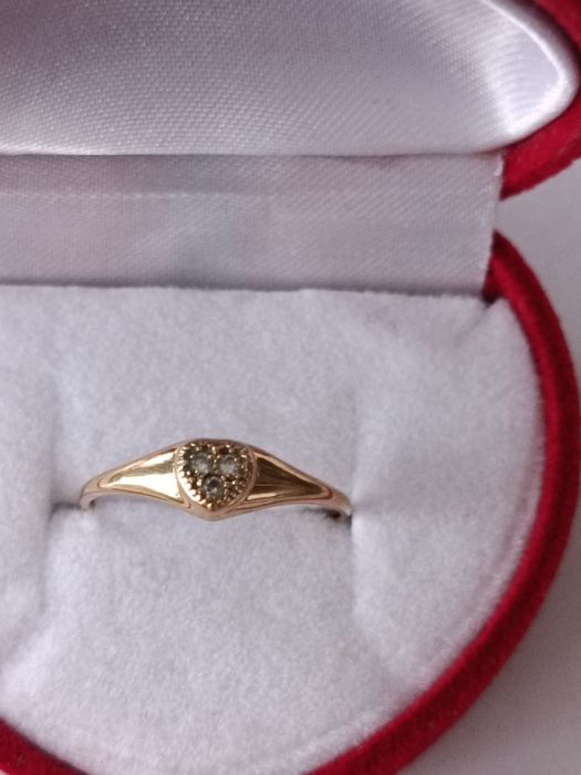 Złoty pierścionek serduszko