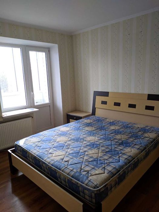 Ліжко двоспальне з матрацом