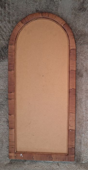 Elegante espelho de parede em verga