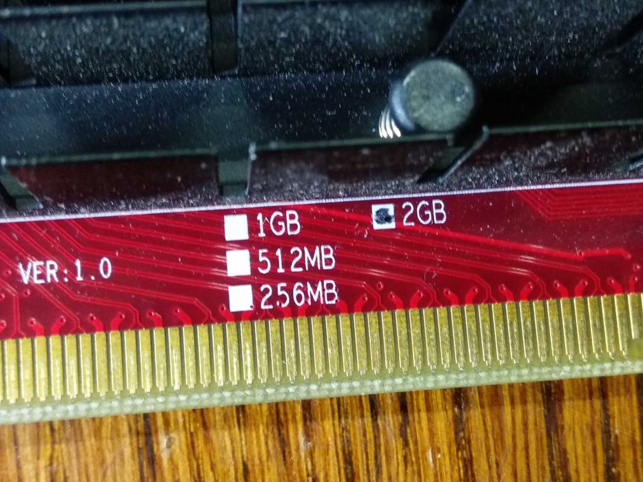 рабочая  видеокарта на 2 гб  HD 8450 2ГБ DDR3 DVI,  HDMI,  VGA, PCI-E.