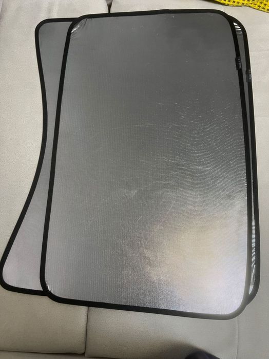 Сонцезахисні шторки для панорамного даху автомобіля Tesla Model 3.