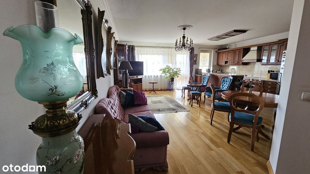 Przestronne mieszkanie 112 m² z dużym tarasem i balkonem.