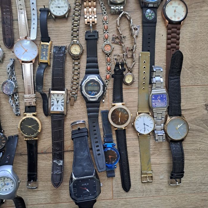 Часи кварцевые мужские, женские в хорошем рабочем состоянии. Цена за ш