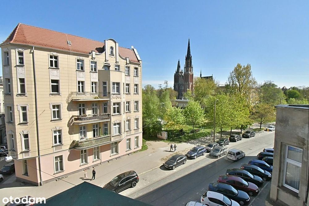 Kawalerka z balkonem, blisko uczelni