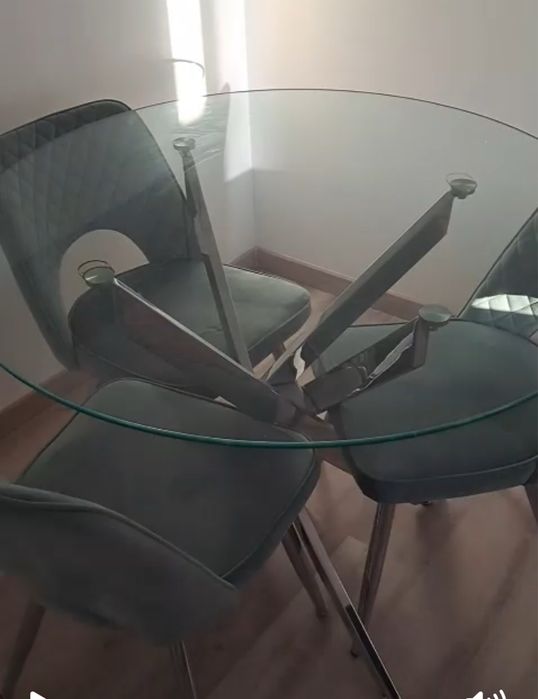 Selling round table, 100 cm64585100669825122