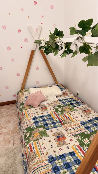 Cama montessori criança