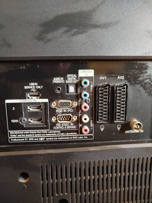 Televisão como nova com comando praticamente novo e uma box