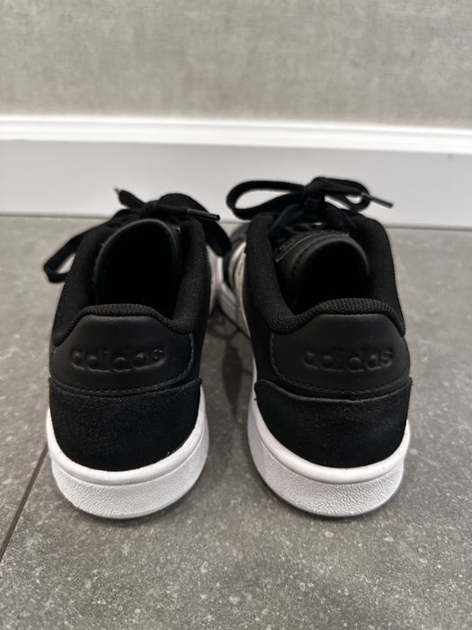 кросівки Adidas 38 розмір шкільні/повсякденні
