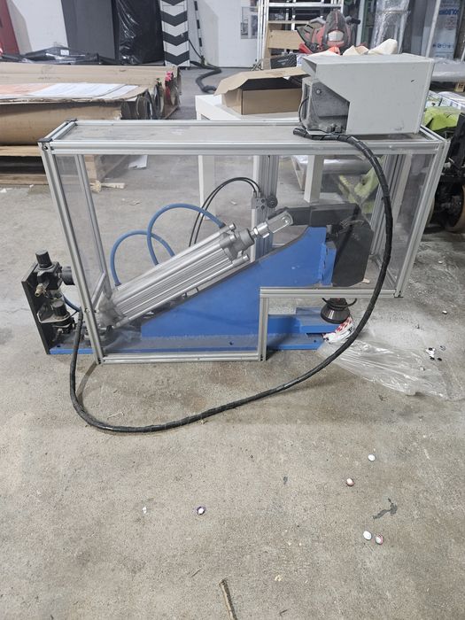 Maquina de cravar ilhos