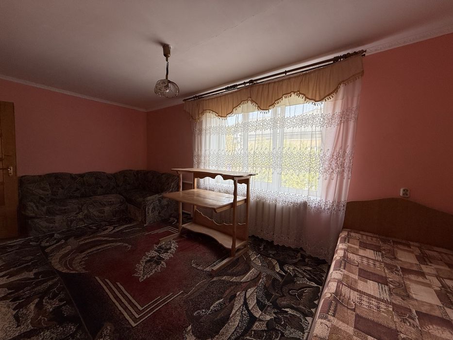 Продаєтья квартира  з діючим камином в центрі смт. Міжгірʼі