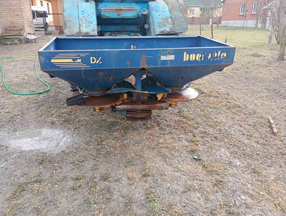 Сівалка до кукурудзи, розкидач міндобрив