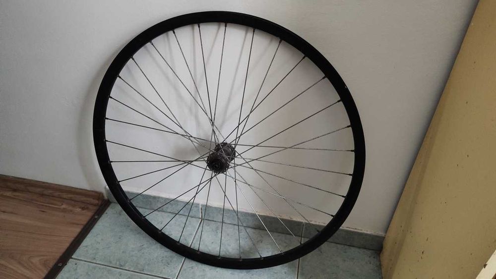 Koło przód 28 lub 29 cali, piasta Shimano Deore LX, centerlock