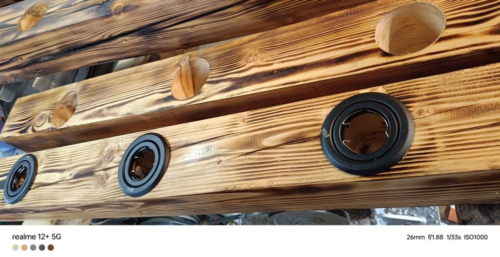 Lampa z belki wiszaca