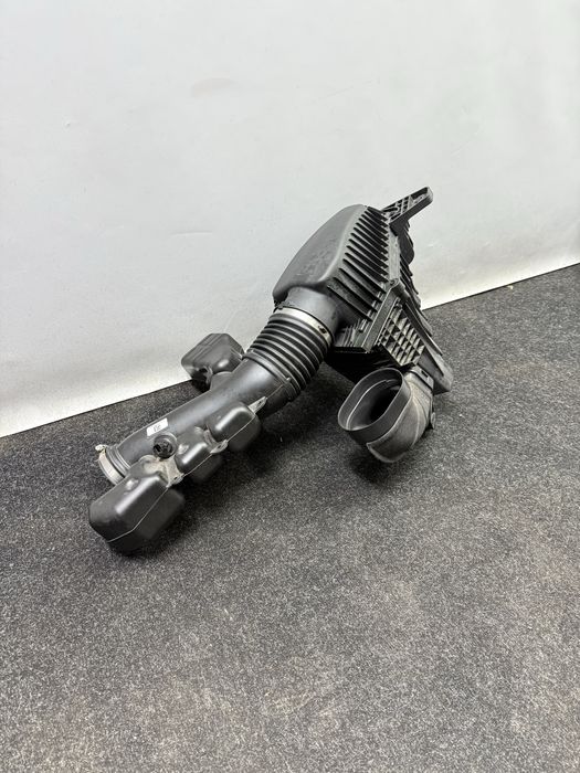 Корпус повітряного фільтра в зборі на Jeep Grand Cherokee WL 3.6