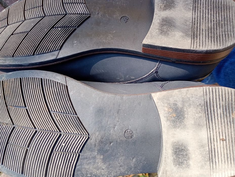 2 pary butów rozmiar 46-46,5.