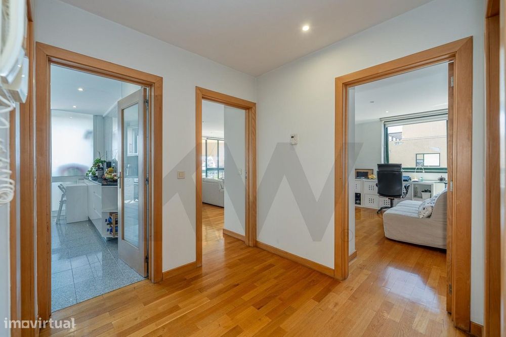 Apartamento T2 com varanda e garagem no Pinheiro Manso, Porto