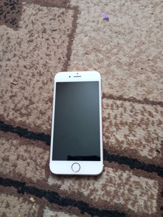 Продам iPhone 6S з батареєю 100%, на англійській мові,пароль 6 нулів