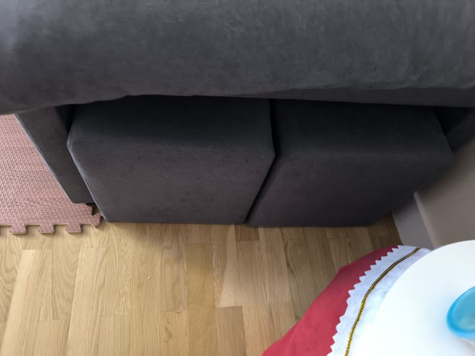 Sofá chaise long com 2 puffs