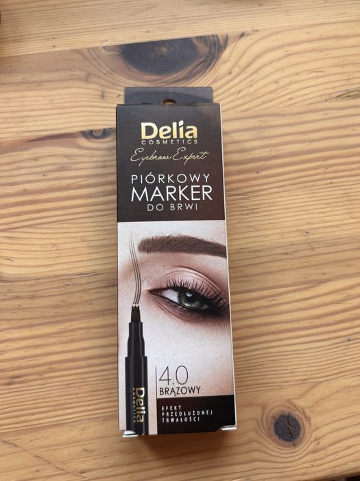 Piórkowy marker do brwi delia