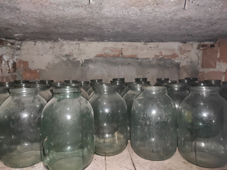 Скляні банки різних ємностей