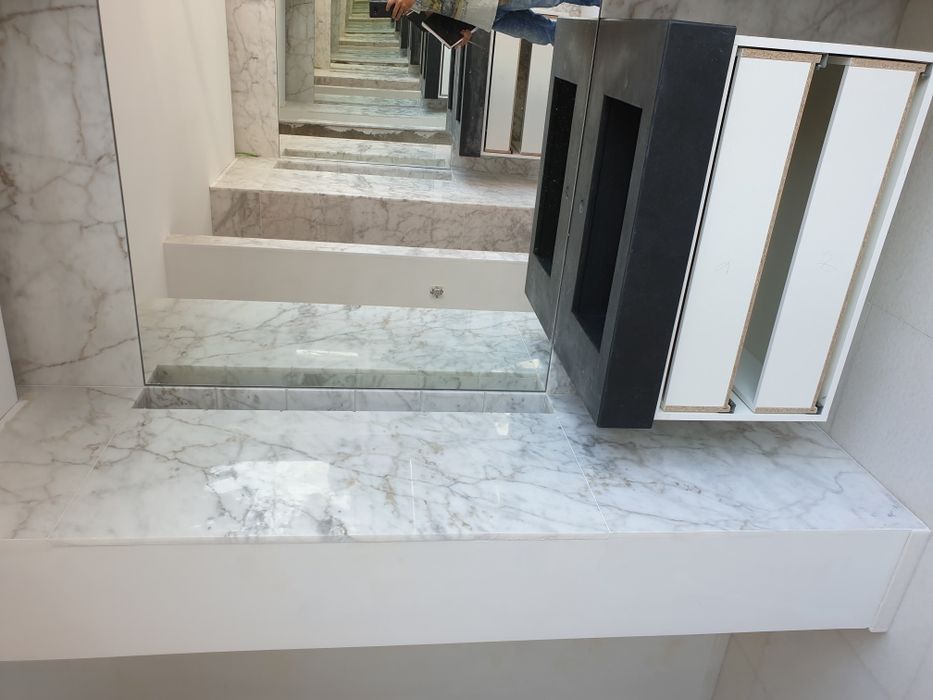 Tampos de casa de banho com lavatorio em.pedra