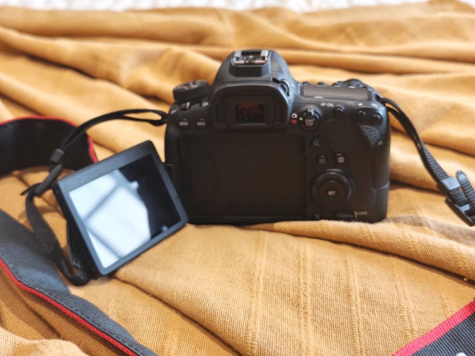 Canon EOS 6D Mark II Full Frame – Pouquíssimo Uso + Acessórios