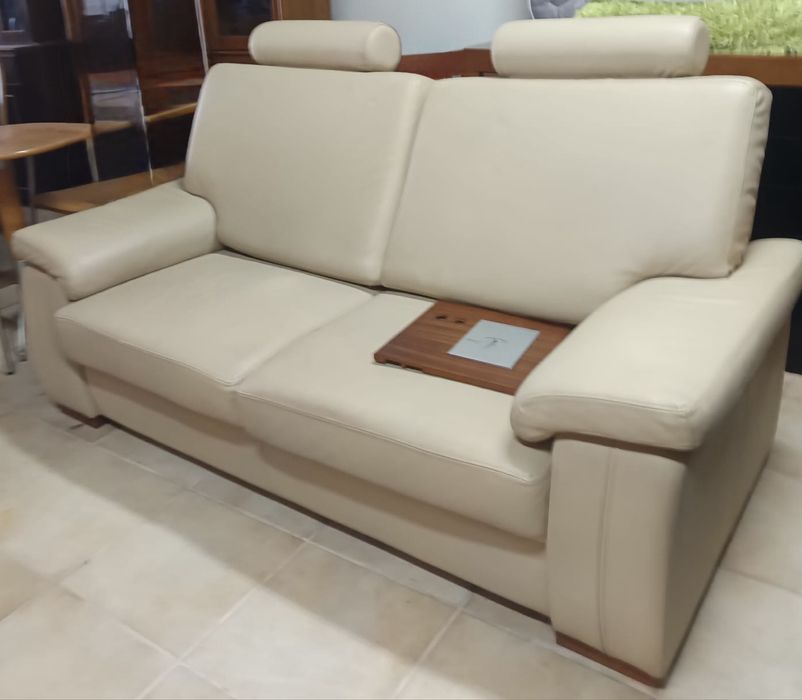 Sofa em pele branco otimas condicoes